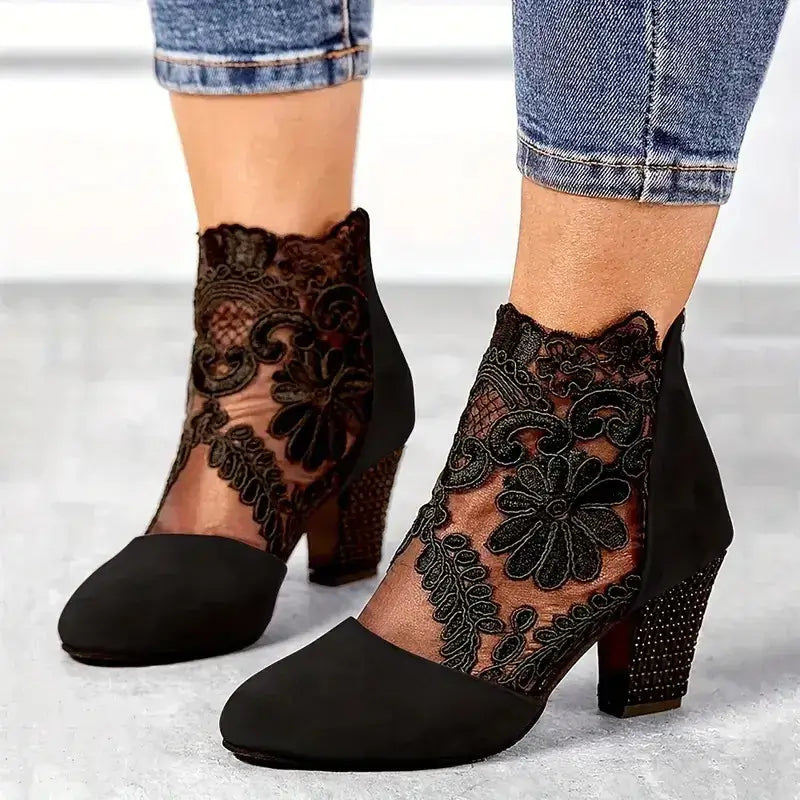 Estella Lace Boots 🖤