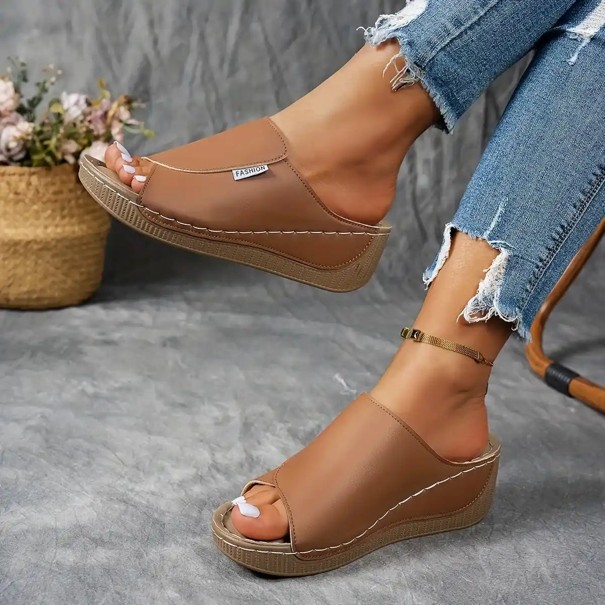 Women's Comfortable Thick Sole Arch Support Leather Slippers