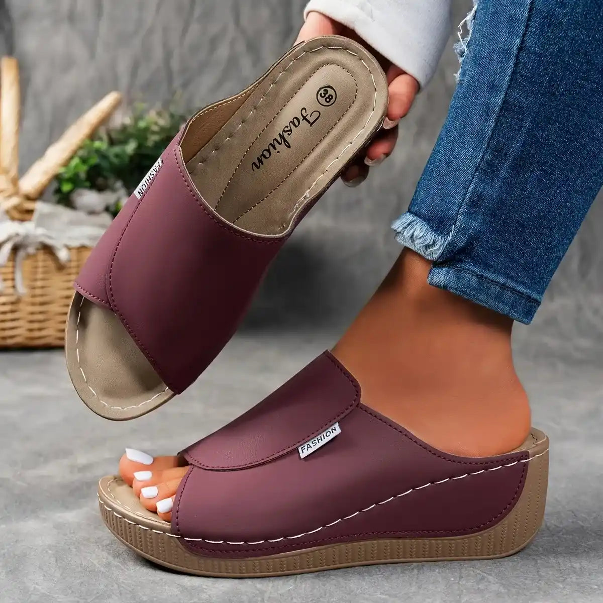 Women's Comfortable Thick Sole Arch Support Leather Slippers