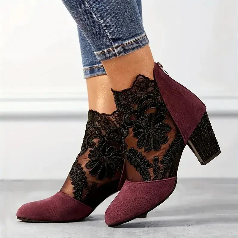 Estella Lace Boots 🖤