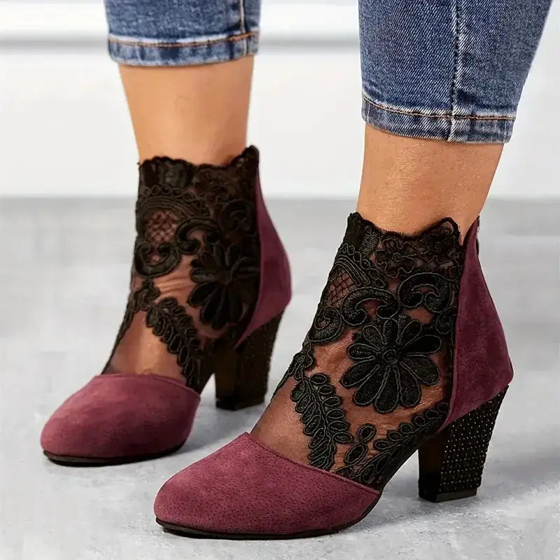 Estella Lace Boots 🖤