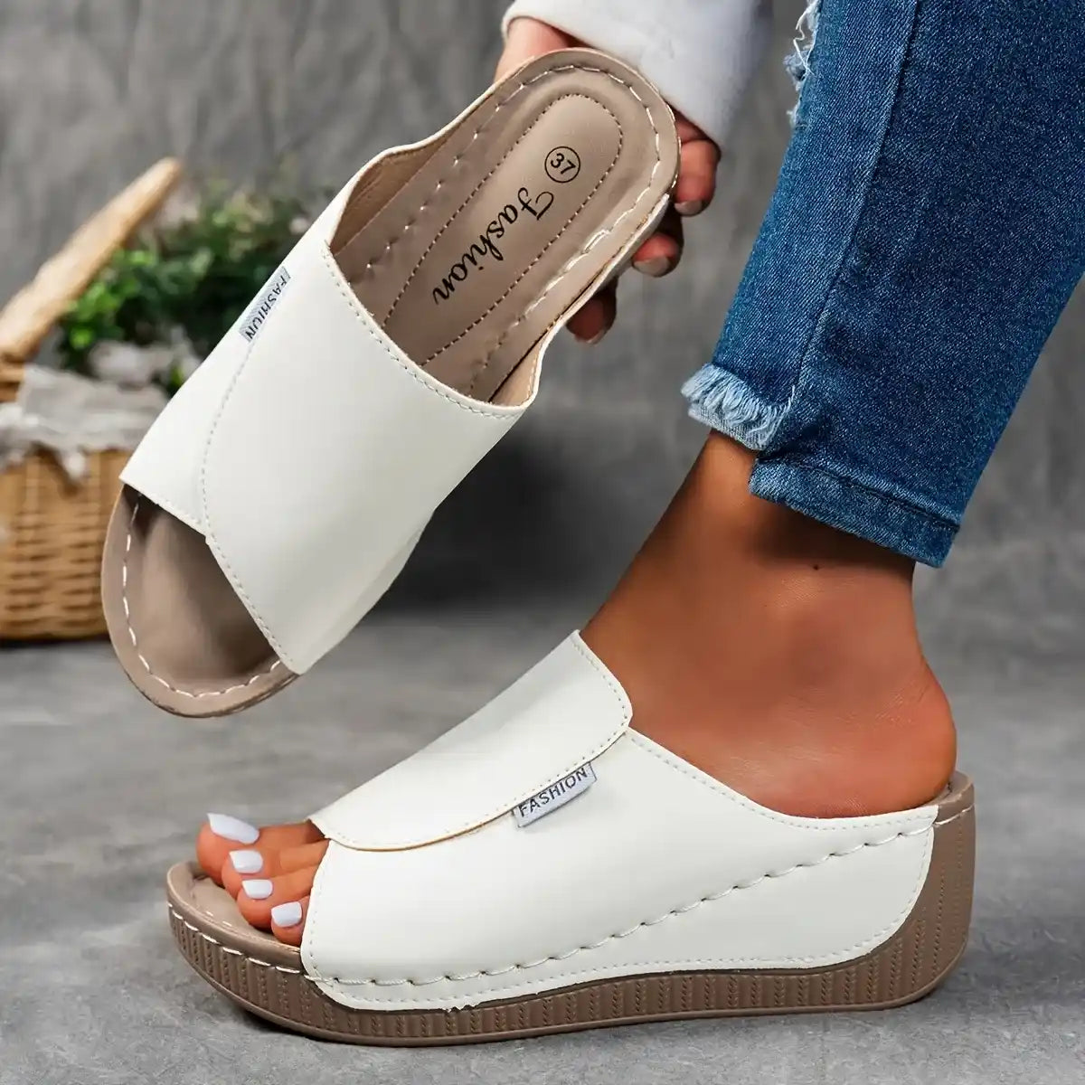 Women's Comfortable Thick Sole Arch Support Leather Slippers