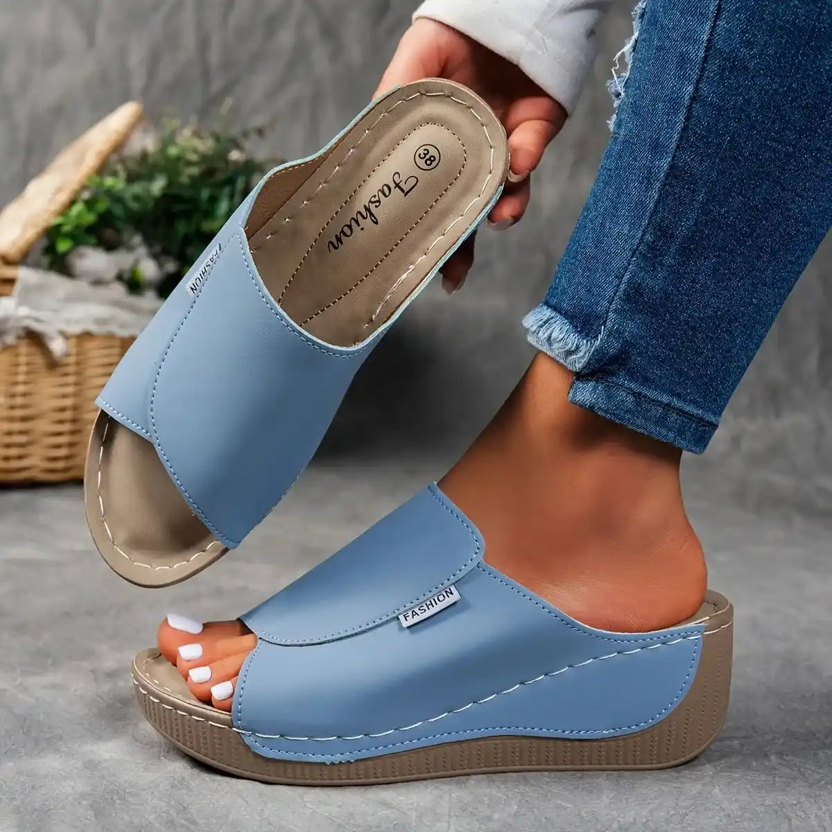 Women's Comfortable Thick Sole Arch Support Leather Slippers